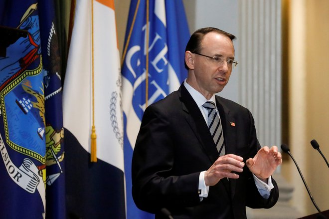 Rod Rosenstein je vztrajal na položaju, dokler je preiskava trajala. FOTO: Shannon Stapleton/Reuters