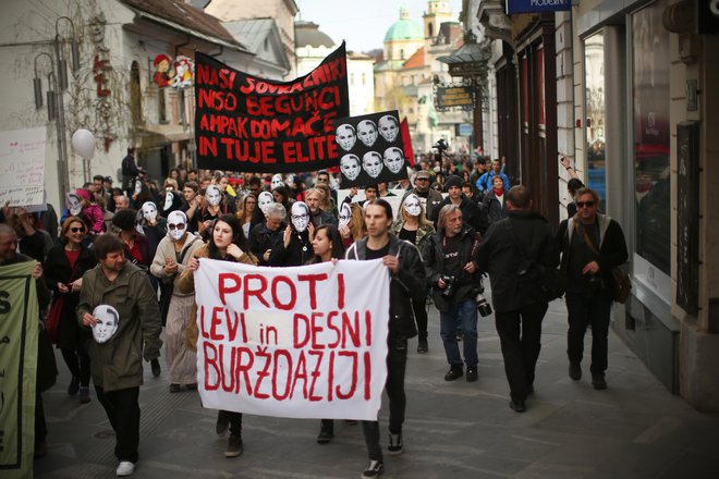 Otroke že od malega učim, da so bili veliki duhovi v zgodovini prej revni kot ne in da bogatija nikogar ne osreči. FOTO Jure Eržen