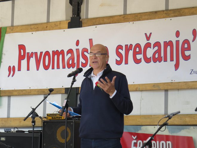 Na prvomajskem srečanju na Debencu je zbranim spregovoril Ladi Rožič, generalni sekretar&nbsp;Sindikata delavcev trgovine Slovenije. FOTO: Bojan Rajšek/Delo