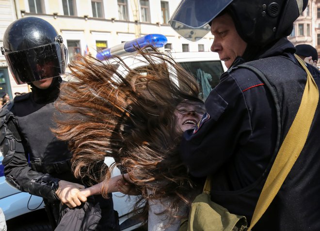 Številni shodi ob prazniku dela so tudi v Rusiji. FOTO: Stringer Reuters
