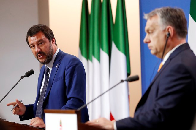 Italijanski notranji minister Salvini in madžarski premier Viktor Orban. FOTO: REUTERS/Bernadett Szabo
