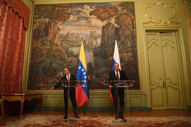 Ruski in venezuelski zunanji minister Sergej Lavrov in Jorge Arreaza. FOTO: Kirill Kudryavtsev/AFP