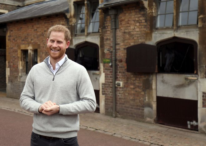 Princ Harry je novinarjem sporočil veselo novico. FOTO: AFP