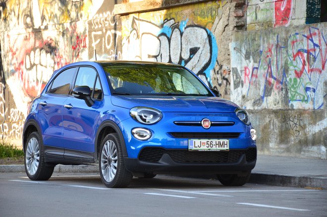 Fiat 500x je bil že doslej čedno oblikovanj mali križanec, z nekaj drobnimi popravki deluje še bolje. Foto Gašper Boncelj