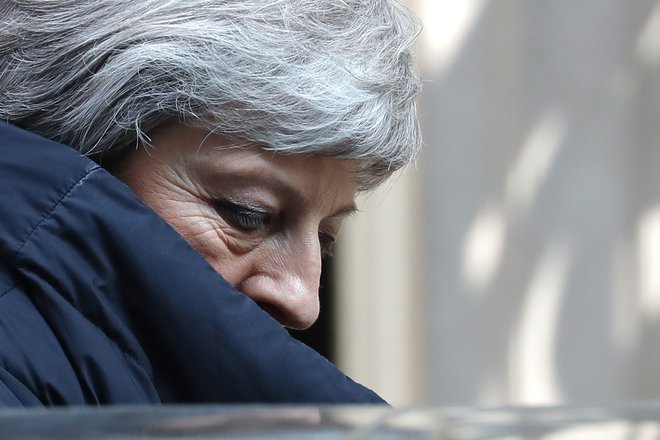 Britanska premierk Theresa May globoko obžaluje odločitev o prestavitvi brexita.FOTO: Tolga Akmen/Afp