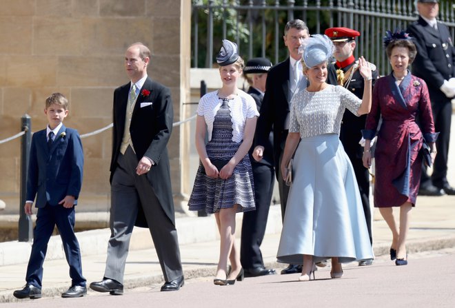 Družina najmlajšega otroka Elizabete II.: sin James, viskont Severn, princ Edward, grof Wesseški, hčerka grofična Louise Windsor in žena Sophie, grofica Wesseška. FOTO: Reuters