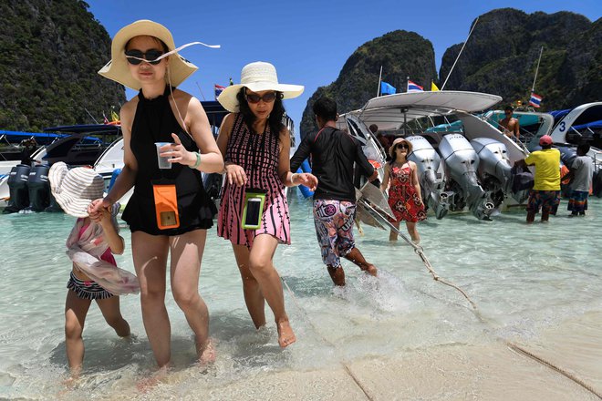 Pred zaprtjem je plažo Maya obiskalo okoli pet tisoč ljudi na dan. FOTO: Reuters