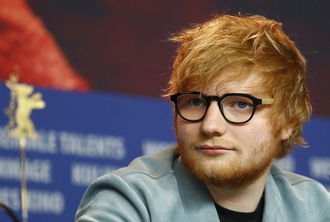 Leta 2011 je Sheeran posnel pevsko-igralski projekt <em>No. 5 Collaborations Project</em> in z njim pritegnil pozornost <a href="https://www.delo.si/tag/elton-john" target="_blank">Eltona Johna</a>. FOTO: Fabrizio Bensch/Reuters