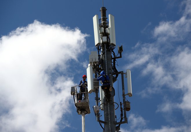 5G bo najprej uveden v velikih mestih, ob pomembnih prometnih poteh ter na industrijskih območjih. FOTO: Reuters