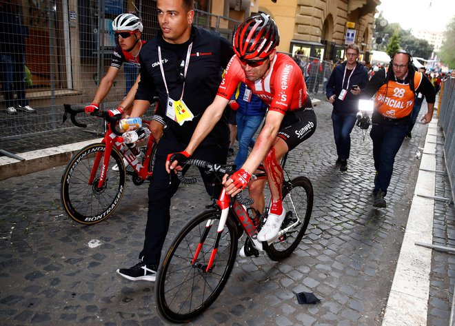 Okrvavljeni Tom Dumoulin. FOTO: AFP