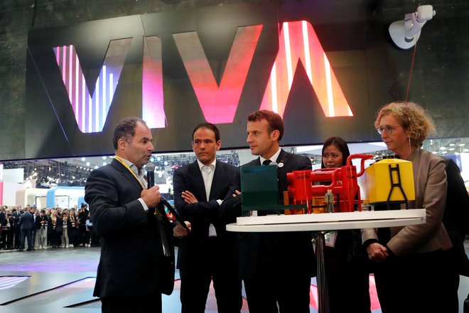 Francoski predsednik Emmanuel Macron je obiskal sejem VivaTech, ki se je začel danes v Parizu. FOTO: Reuters