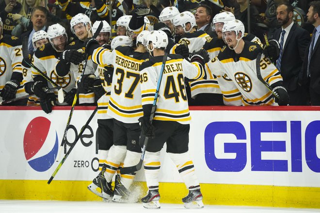 Hokejisti Bostona se vračajo v finale lige NHL. FOTO: Reuters