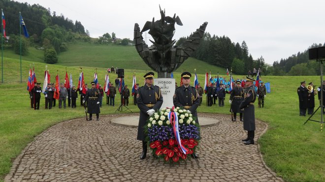 Spomnik Svobodi in miru na Poljani pri Prevaljah. FOTO: Mateja Kotnik