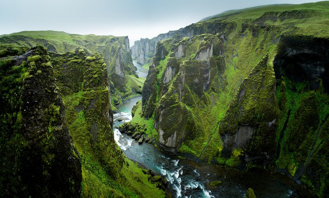 Čudoviti kanjon Fjaðrárgljúfur. FOTO: Shutterstock