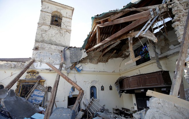 Nekatere kraje so morali zaradi potresov skoraj povsem prenoviti. FOTO: Max Rossi/Reuters