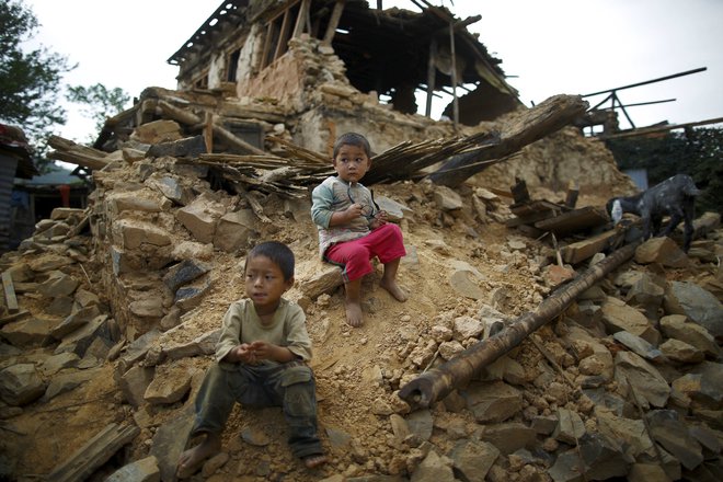 Narivanje tektonskih plošč je dvignilo Himalajo in tam so tudi potresi. FOTO: Navesh Chitrakar/Reuters