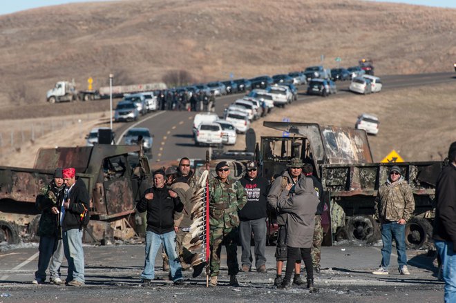 Protesti v Standing Rocku so navdih za podobne proteste drugod in tudi za predpise, ki protestnike pošiljajo v zapor. FOTO: Stephanie Keith/Reuters