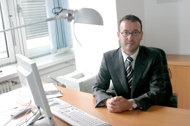 Samo Červek je že vodil revizijsko komisijo, in sicer od julija 2006 do novembra 2008, ko ga je DZ na podlagi odstopne izjave iz osebnih razlogov razrešil. FOTO: Roman Šipić/Delo