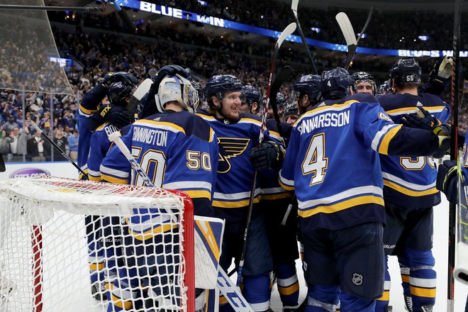 Hokejisti moštva St. Louis Blues so se takole veselili preboja v veliki finale končnice NHL. FOTO: AFP