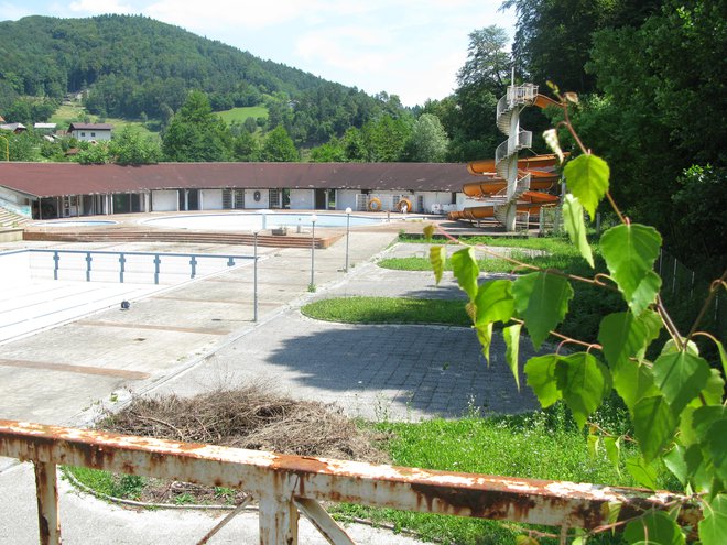 Občina Zagorje je zainteresirana, da zunanji bazen oživi. FOTO: Polona Malovrh