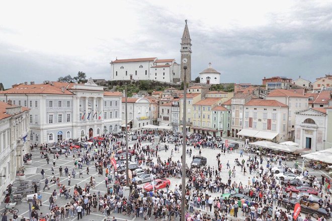 Športni avtomobili v Piranu. FOTO: Cars&amp;Coffee