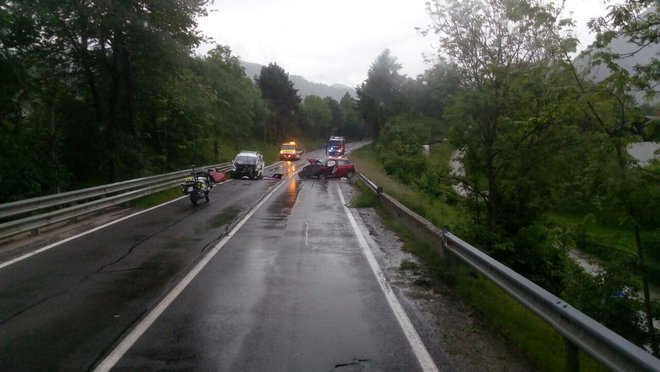 Prometna nesreča na cesti Podtabor-Tržič. FOTO: PU Kranj