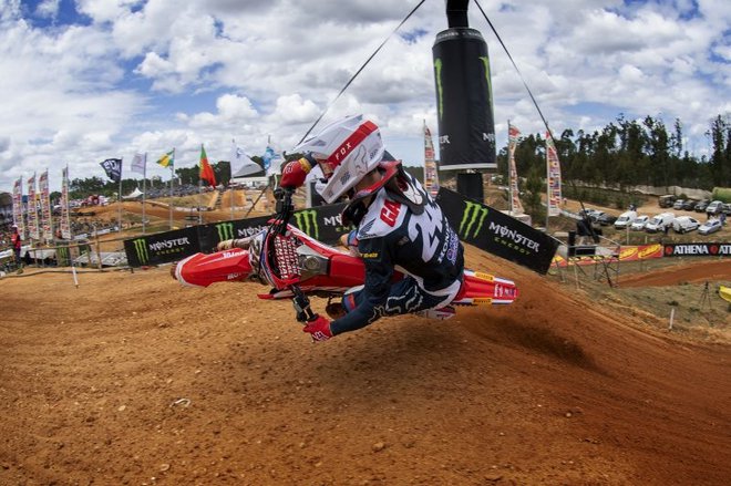 Tim Gajser je do trinajste karierne zmage v MXGP dirkal prepričljivo in napadalno, a hkrati lahkotno. FOTO: HRC