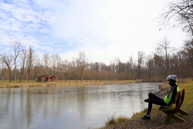 Krenila nisva ravno zgodaj, ob desetih, vendar je bila temperatura dokaj nizka, vreme pa oblačno in nič kaj prijetno. FOTO: Dušan Dundek