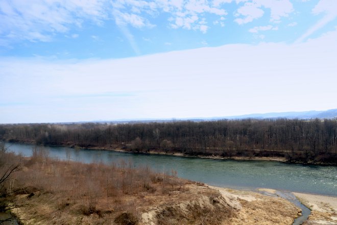 Pogled na reko Muro s stolpa pri Diepersdorfu. FOTO: Dušan Dundek