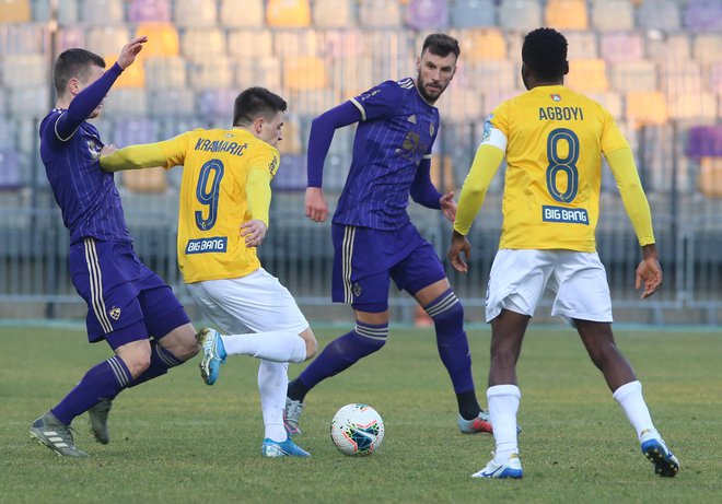 Dvoboji Maribora in Brava so bili v minuli sezoni zelo zanimivi in nepredvidljivi. Po prvem spomladanskem je padel dvojec nedotakljivih Zlatko Zahovič-Darko Milanič. FOTO: Tadej Regent/Delo