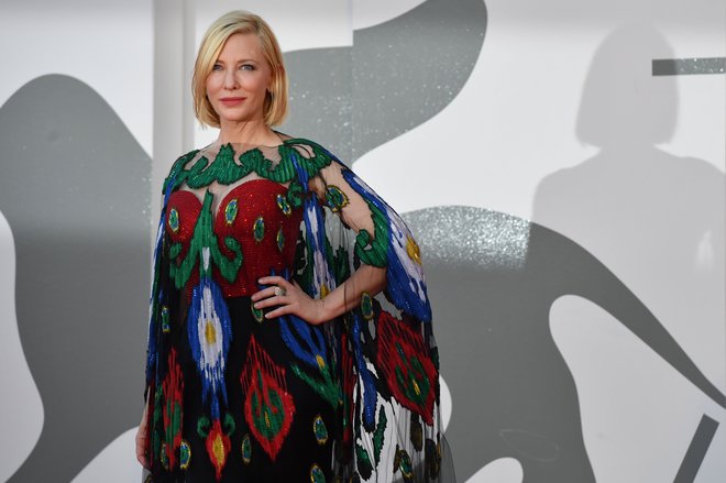 Predsednica žirije Cate Blanchett na rdeči preprogi. Foto Tiziana Fabi Afp