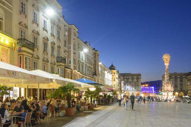 Vzdušje v središču mesta je zelo sproščeno. FOTO: Österreich Werbung / Volker Preusser