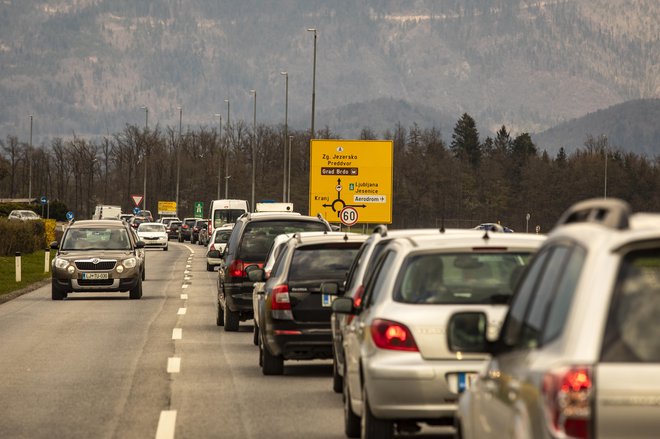 Danes je praznik v Nemčiji, Švici in Avstriji - povečan promet se zato pričakuje iz smeri Avstrije proti notranjosti države ter naprej proti mejnim prehodom s Hrvaško. FOTO: Voranc Vogel/Delo