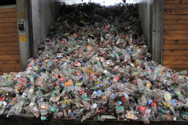 Japonska naj bi do leta 2035 reciklirala 100 odstotkov vse na novo proizvedene plastike. FOTO: Brane Piano/Delo