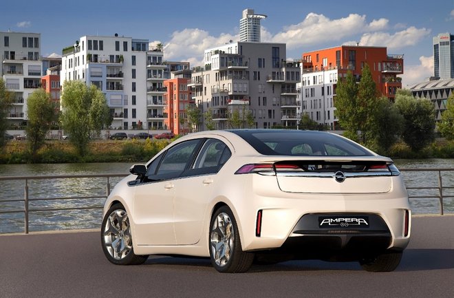 Opel Ampera je bil revolucionaren avtomobil, ki je na novo definiral električno mobilnost. Foto: Opel