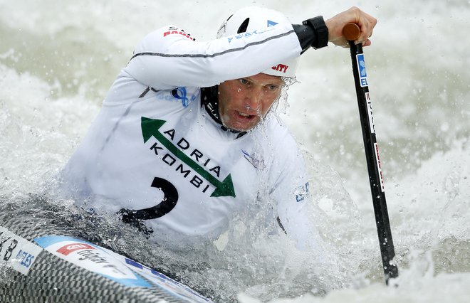 Benjamin Savšek se je na tacenskih brzicah odlično pripravil za drugo zmago v sllomu na divjih vodah na evropskem prvenstvu&nbsp; FOTO: Matej Družnik/Delo