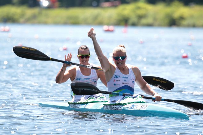 Špela Ponomarenko Janić in Anja Osterman sta drugič nastopili skupaj v K2 na 200 m in še drugič na tekmi za svetovni pokal zmagali. FOTO: Nebojša Radović/kajakaška Zveza Srbije