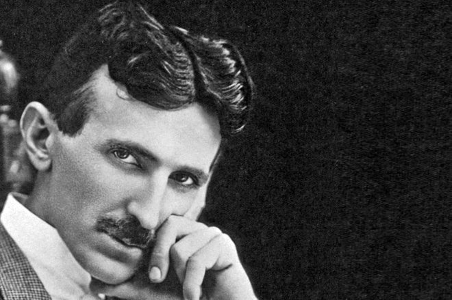 Kot pravi Tibor Hrs Pandur, je bil Tesla očiten primer »državljana sveta« oziroma visoko razvitega bitja, ki je presegalo vsakršne koncepte nacionalizmov.<br />
Fotodokumentacija Dela