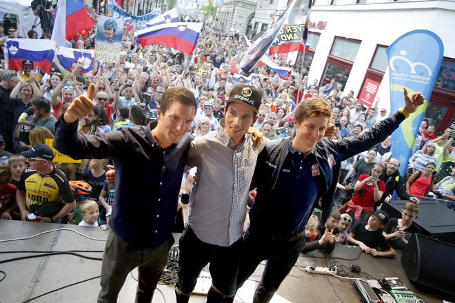 Sprejem za Polanca (levo), Rogliča in Pogačarja. FOTO: Roman Šipić/Delo