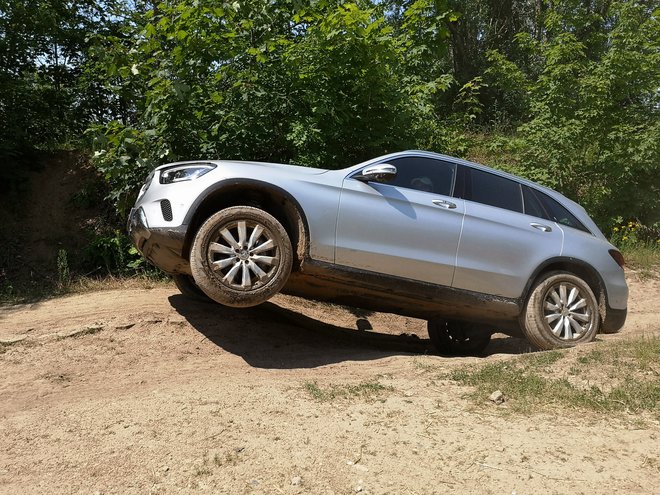 Če je GLC opremljen s paketom »Offroad«, zmore veliko. Foto Gregor Pucelj