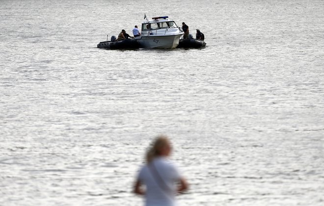 Preiskava je pokazala, da je kapitan ladje Viking Sigyn, ki je trčila v turistično ladjico z južnokorejskimi turisti na krovu, vse podatke iz svojega mobilnika po povzročitvi nesreče ladje izbrisal.FOTO: Antonio Bronic/Reuters