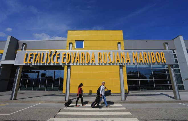 DRI mora prepričati sedanje zaposlene na Aerodromu Maribor, da se zaposlijo v DRI. Maribor Foto Tadej Regent