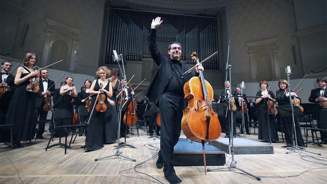 Dirigent Aleksander Rudin in orkester Musica Viva<br />
Foto arhiv Festivala Ljubljana