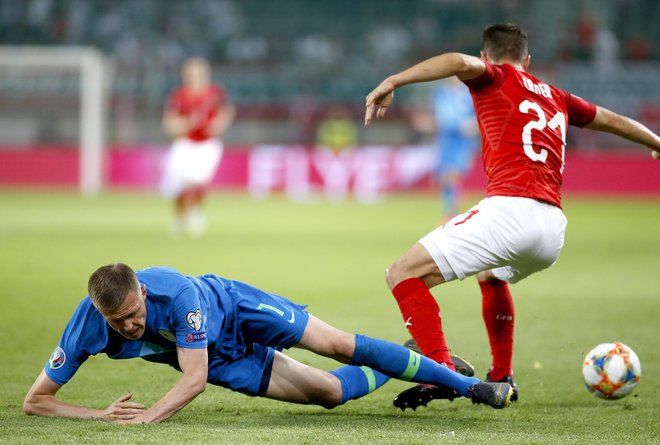 Josip Ilićić (levo) ni bil kos zahtevni in odgovorni nalogi tudi zaradi slabega večera repezentančnih kolegov. FOTO: Roman Šipić/Delo