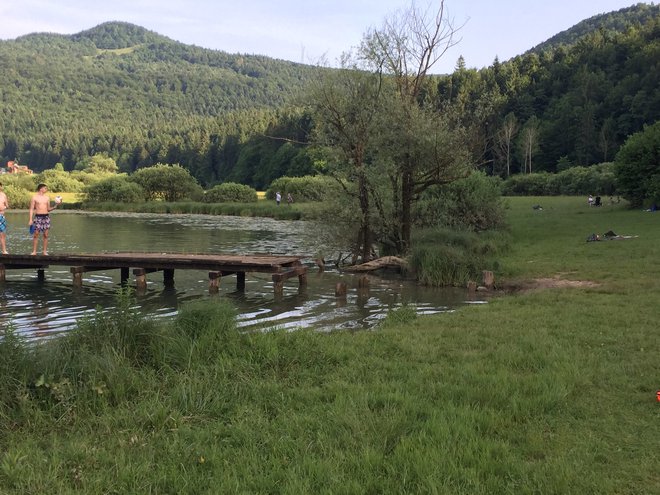 Pomol je &raquo;odrezan&laquo; od obale. FOTO: Luka Dekleva