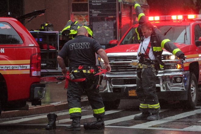 S požarom so se spopadli newyorški gasilci. FOTO: Brendan Mcdermid/Reuters