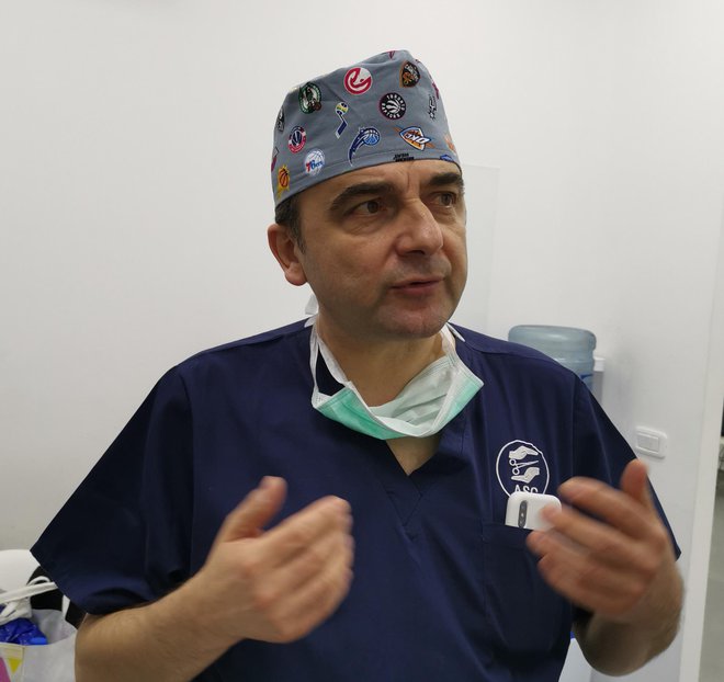 Prof. dr. Miroslav Djordjević, kirurg, ki v Beograd in po vsem svetu operira genitalije in spreminja moške v ženske in ženske v moške. Foto Milena Zupanič
