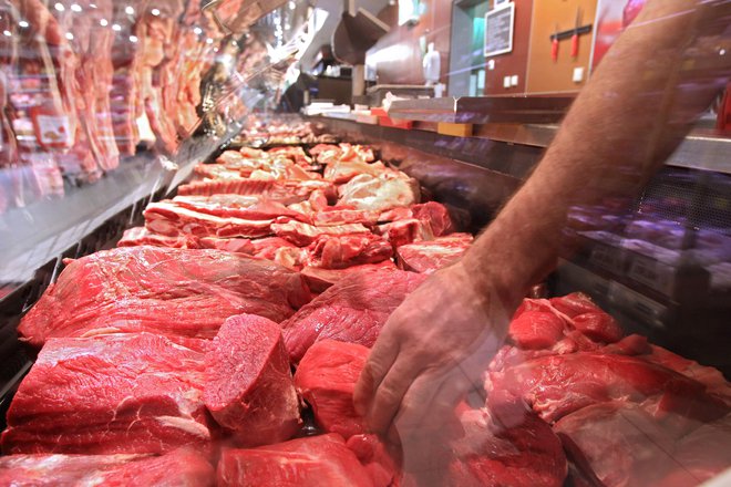 Do leta 2040 bo 35 odstotkov vsega mesa predstavljalo gojeno meso, 25 odstotkov pa bodo sestavljali veganski nadomestki. FOTO:&nbsp;Voranc Vogel/Delo