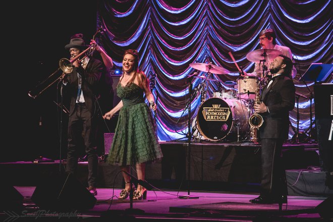 The Postmodern Jukebox dajo pesmim žlahtno patino.<br />
FOTO: Arhiv organizatorja