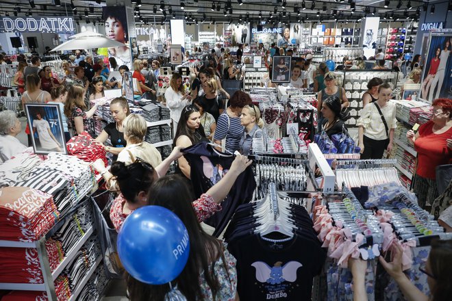 Povečani obisk glede na izkušnje iz drugih trgovin v Primarku pričakujejo še dva meseca. Fotografije Uroš Hočevar